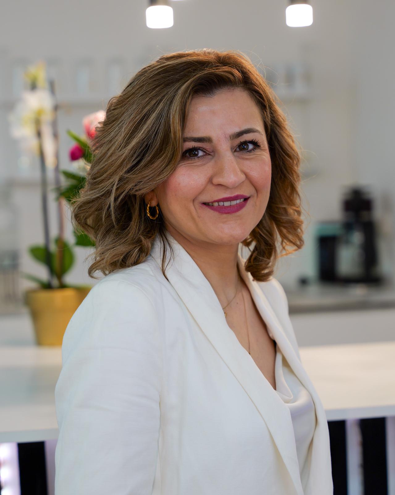 Meral, Ramel Friseur